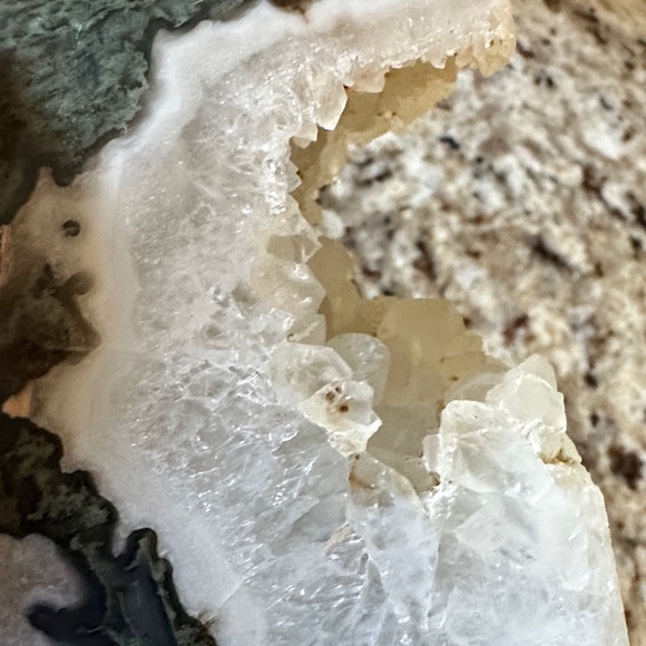 Green Moss Agate and White Crystal Tower - Picture 8 of 9